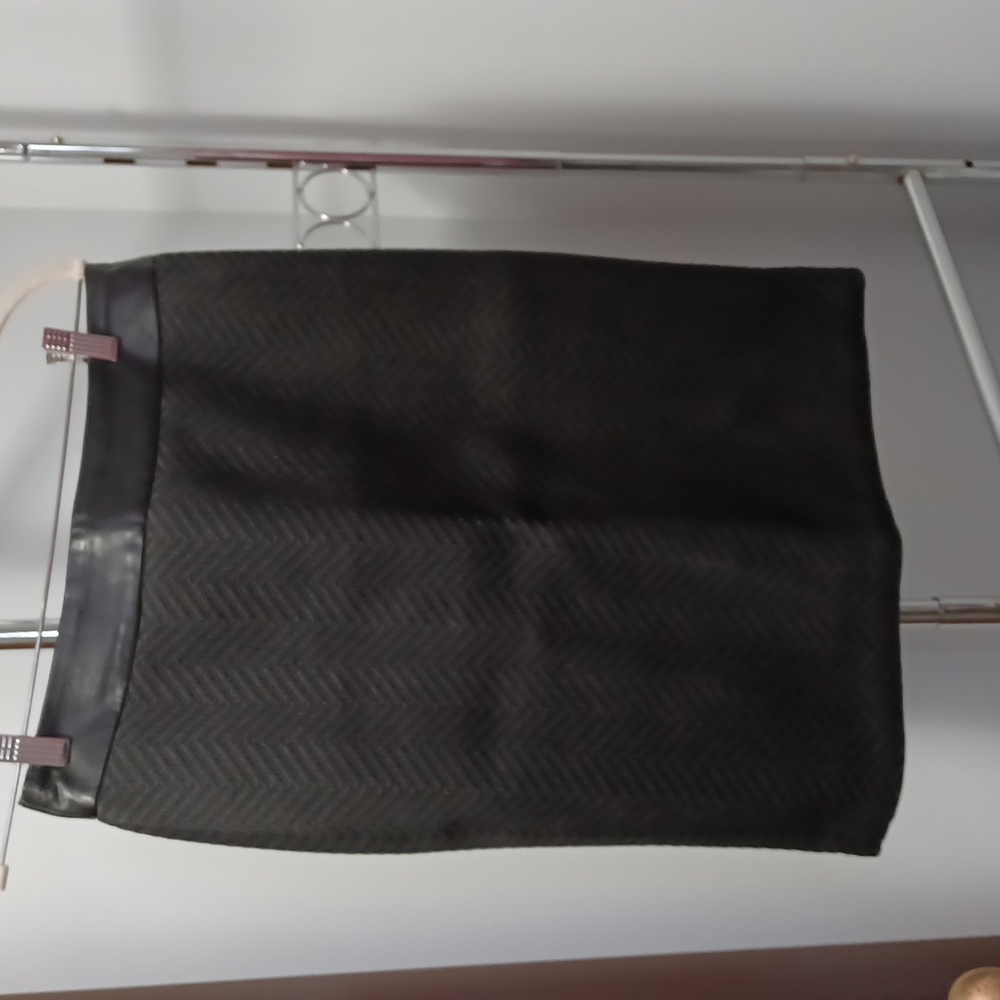 Ladies winter fully lined skirt.  22" length